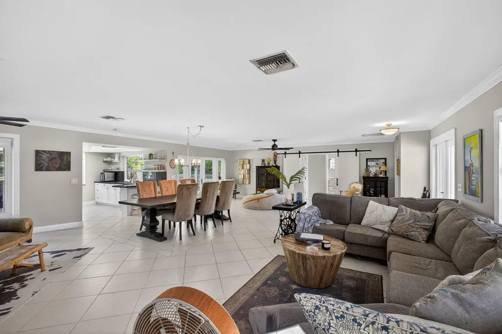 8218 S Elizabeth Avenue Palm Beach Gardens FL 33418