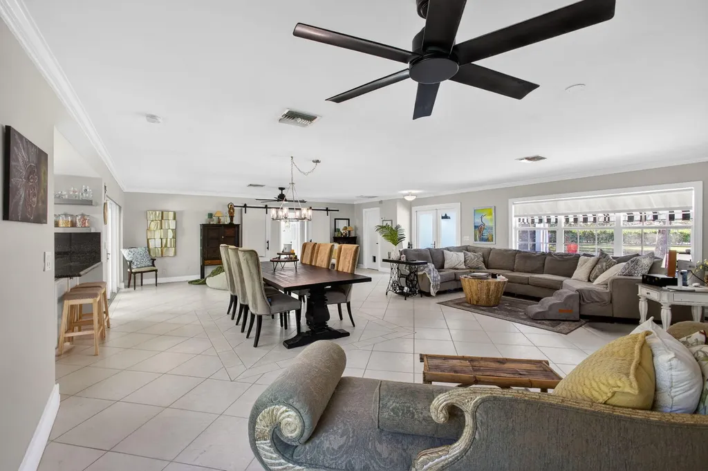 8218 S Elizabeth Avenue Palm Beach Gardens FL 33418