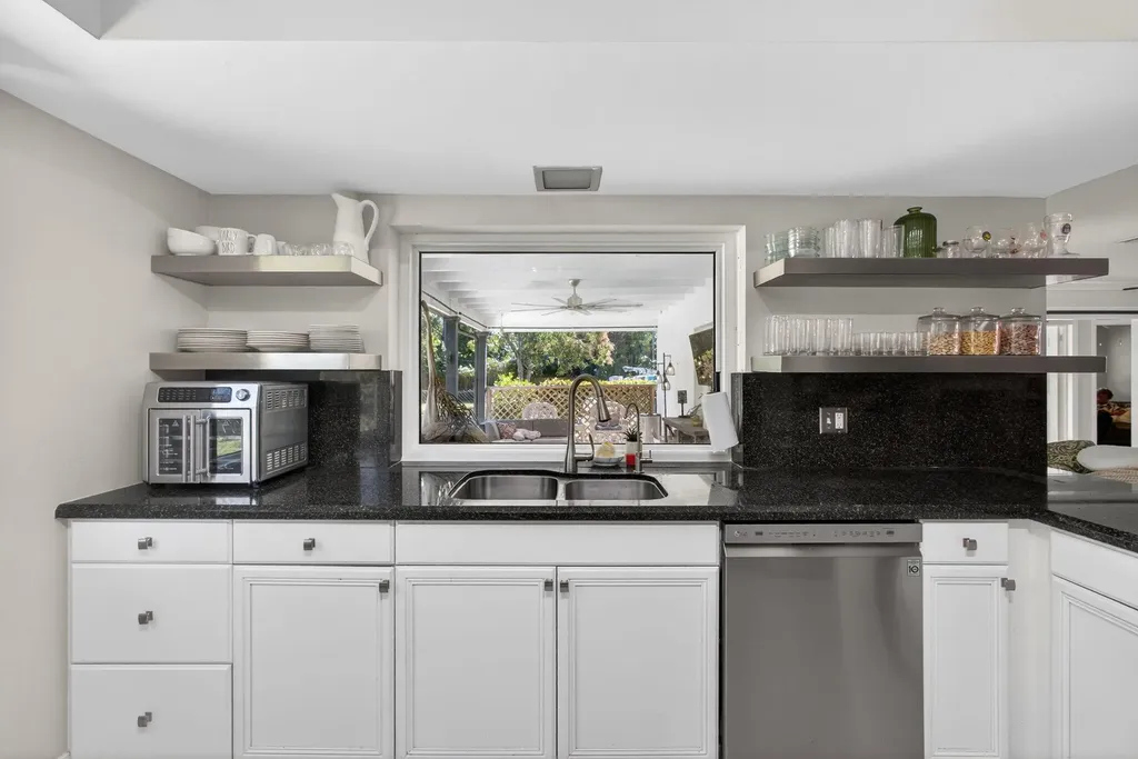 8218 S Elizabeth Avenue Palm Beach Gardens FL 33418