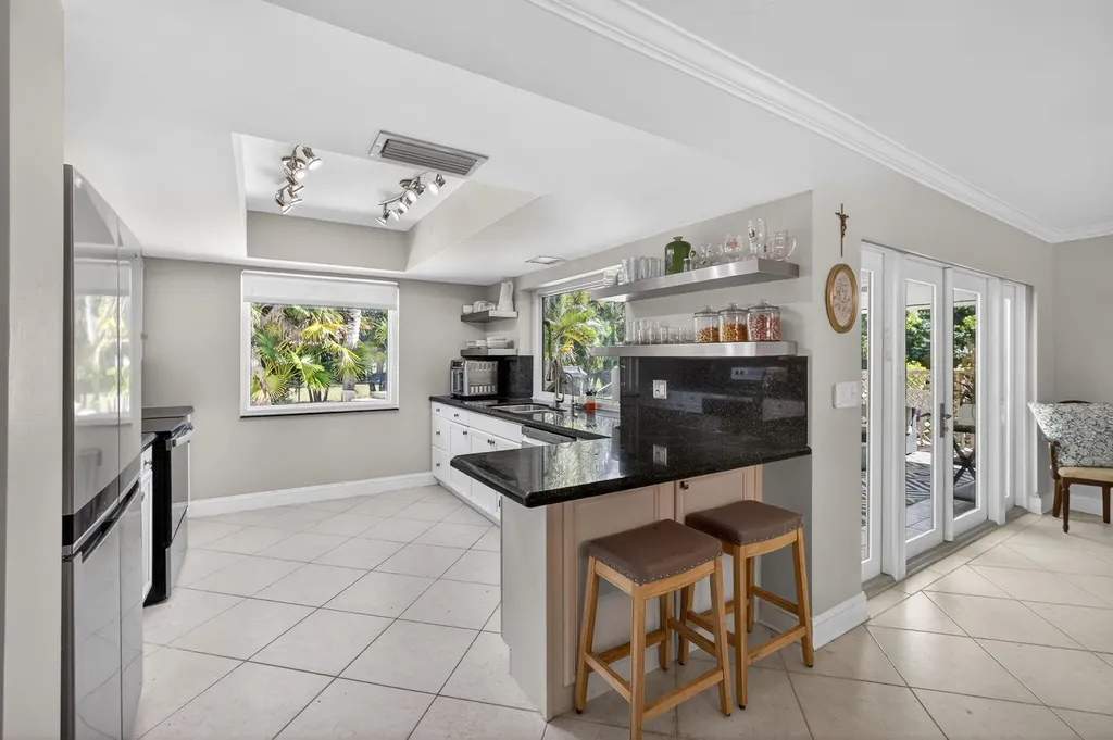 8218 S Elizabeth Avenue Palm Beach Gardens FL 33418