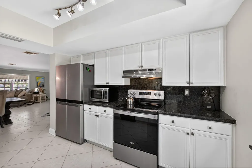 8218 S Elizabeth Avenue Palm Beach Gardens FL 33418