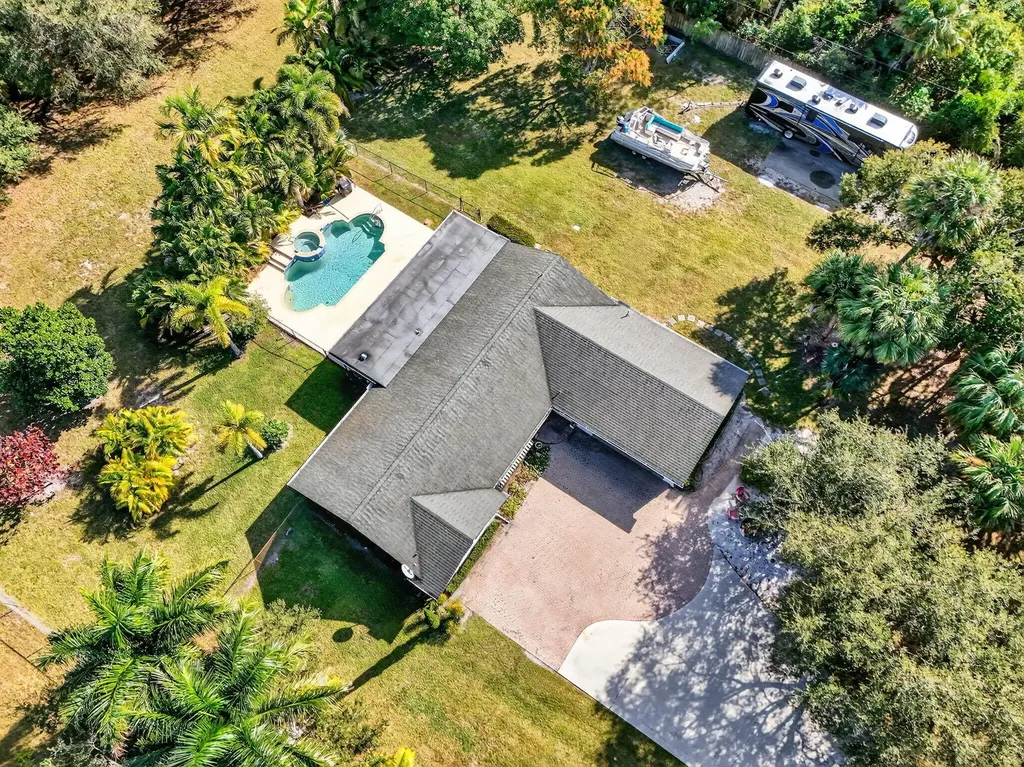8218 S Elizabeth Avenue Palm Beach Gardens FL 33418