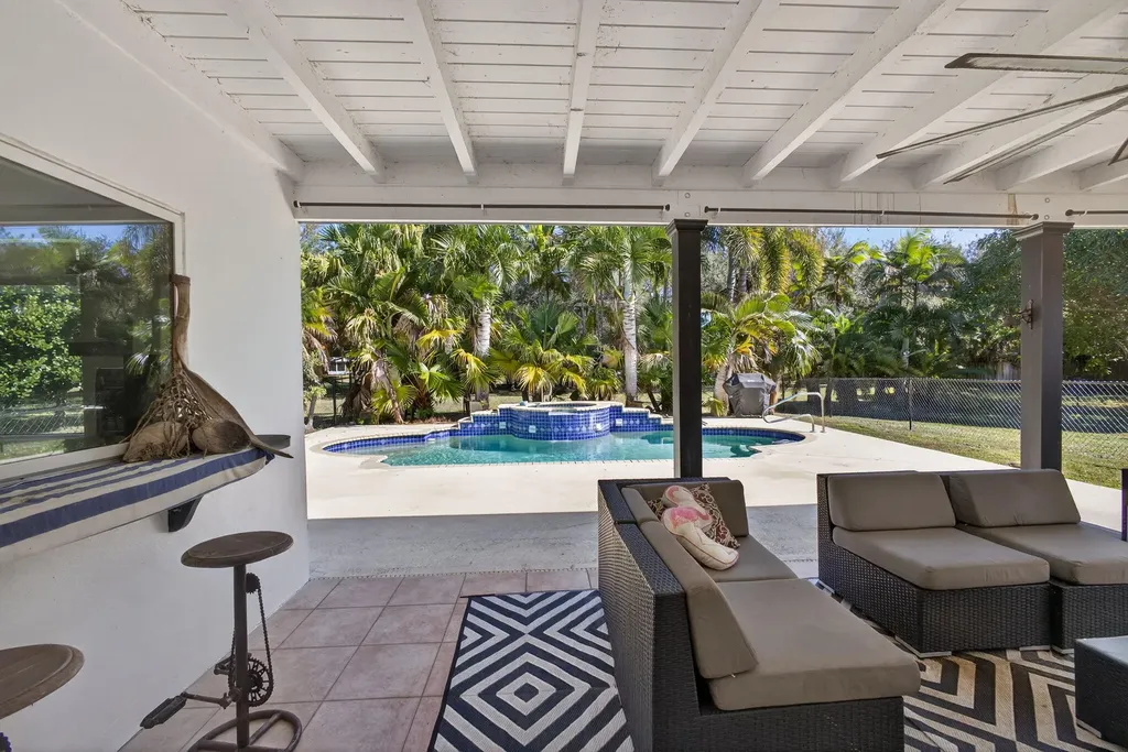 8218 S Elizabeth Avenue Palm Beach Gardens FL 33418