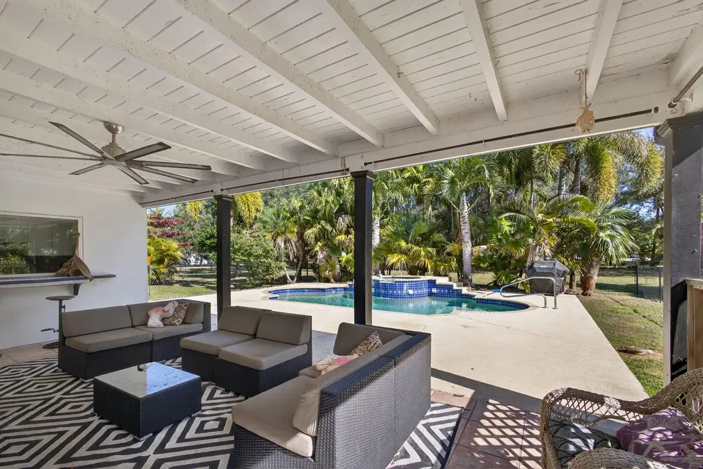 8218 S Elizabeth Avenue Palm Beach Gardens FL 33418