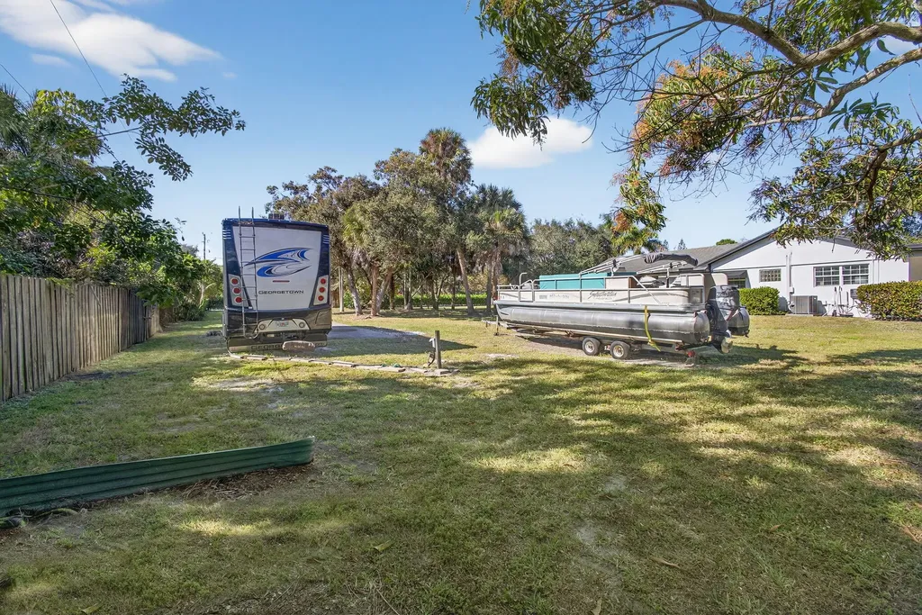 8218 S Elizabeth Avenue Palm Beach Gardens FL 33418