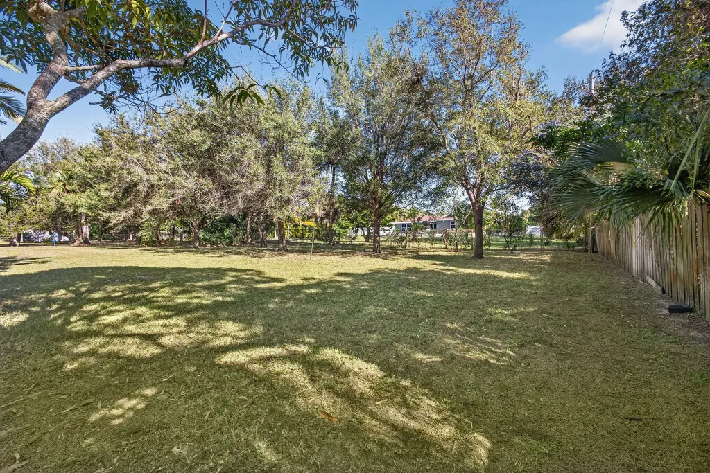 8218 S Elizabeth Avenue Palm Beach Gardens FL 33418
