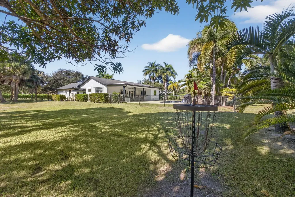 8218 S Elizabeth Avenue Palm Beach Gardens FL 33418