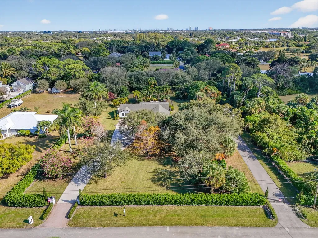 8218 S Elizabeth Avenue Palm Beach Gardens FL 33418
