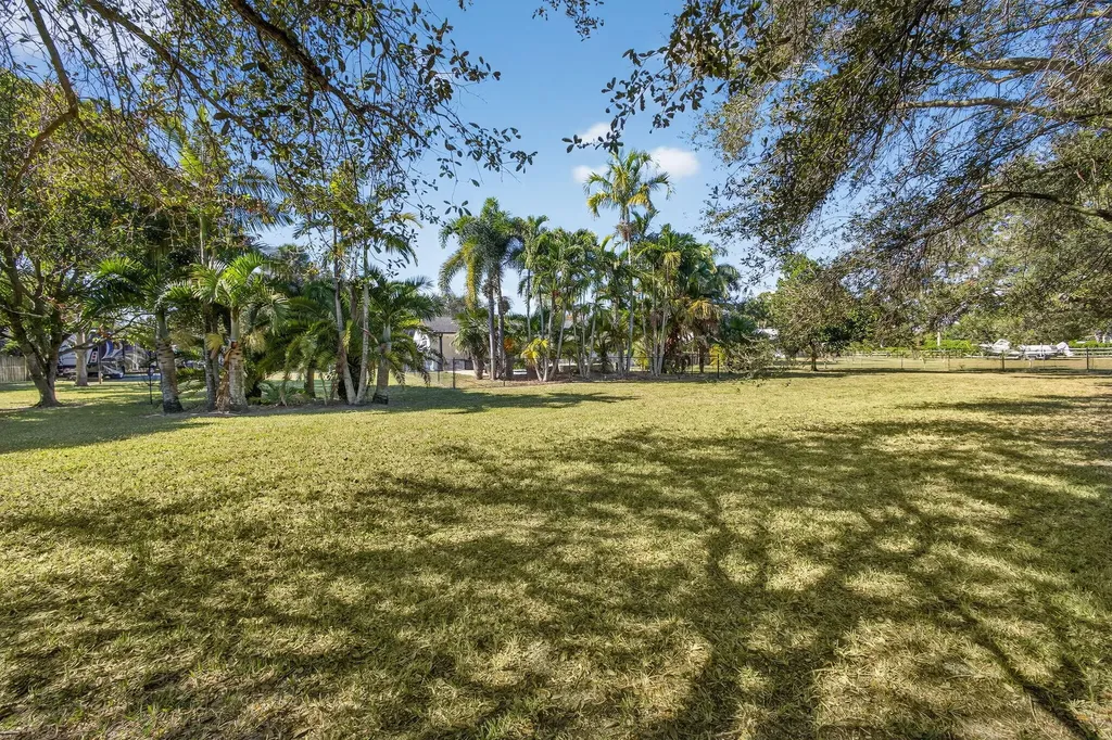 8218 S Elizabeth Avenue Palm Beach Gardens FL 33418