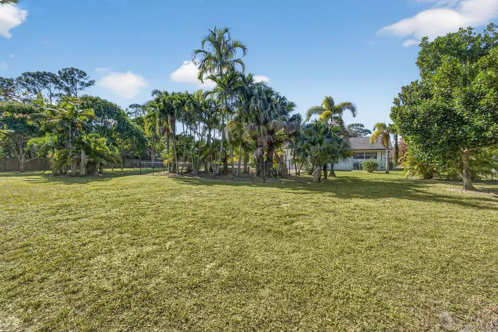 8218 S Elizabeth Avenue Palm Beach Gardens FL 33418