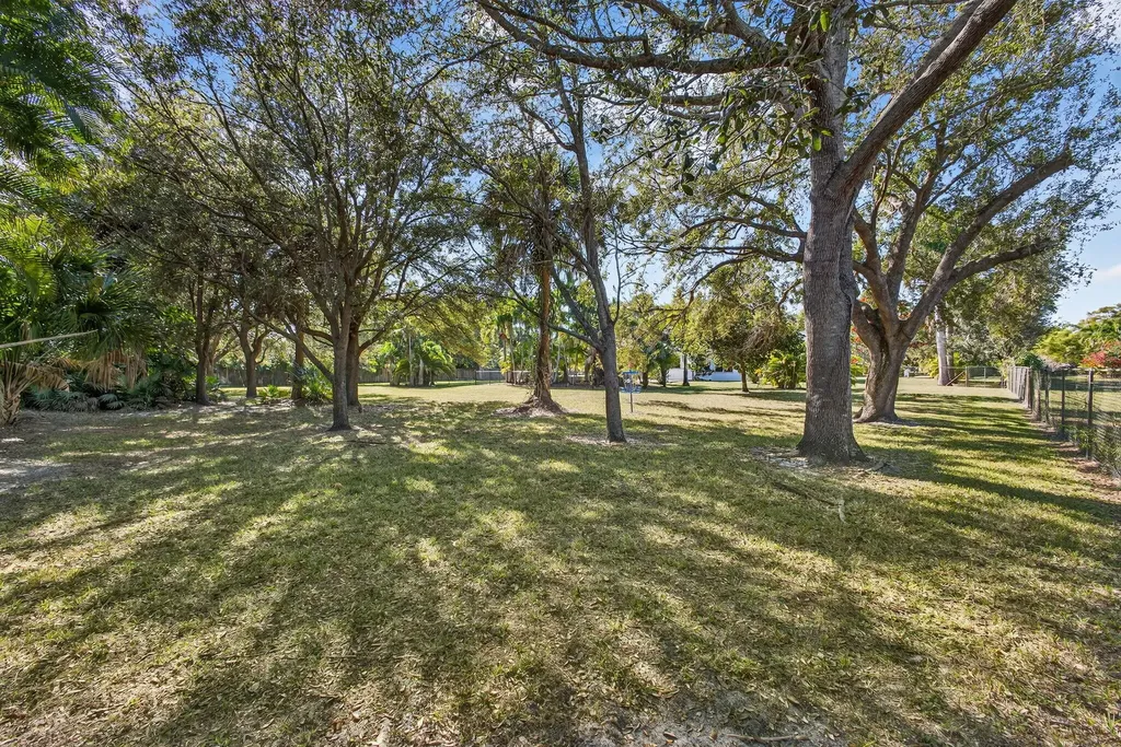 8218 S Elizabeth Avenue Palm Beach Gardens FL 33418
