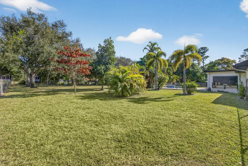 8218 S Elizabeth Avenue Palm Beach Gardens FL 33418