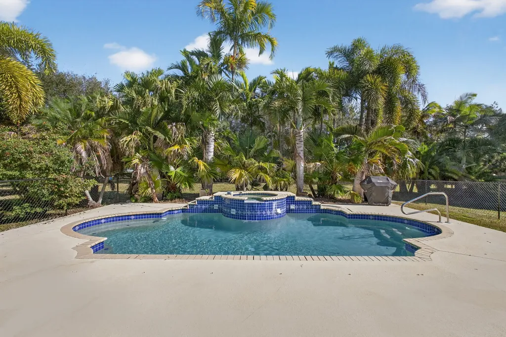 8218 S Elizabeth Avenue Palm Beach Gardens FL 33418