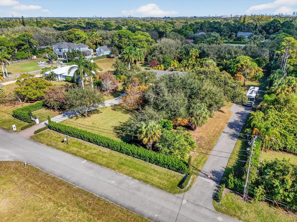 8218 S Elizabeth Avenue Palm Beach Gardens FL 33418