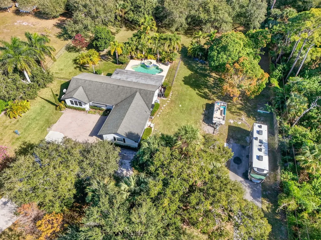 8218 S Elizabeth Avenue Palm Beach Gardens FL 33418
