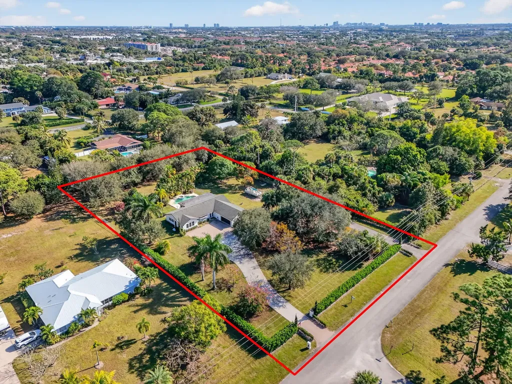 8218 S Elizabeth Avenue Palm Beach Gardens FL 33418