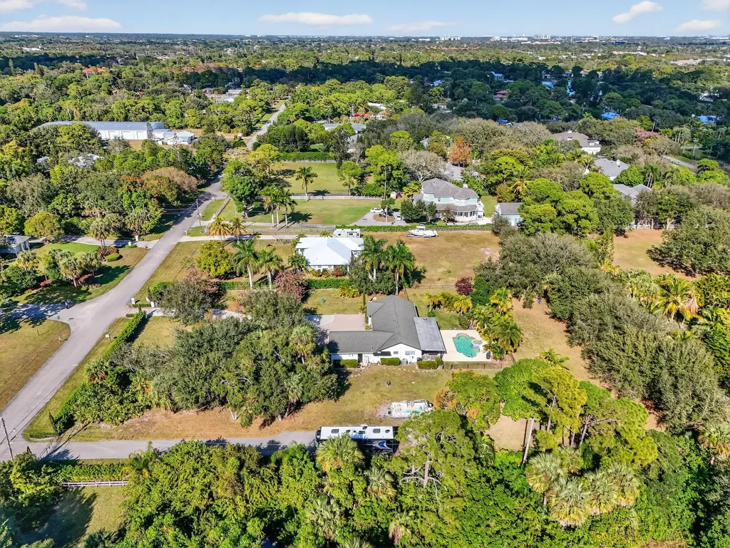 8218 S Elizabeth Avenue Palm Beach Gardens FL 33418