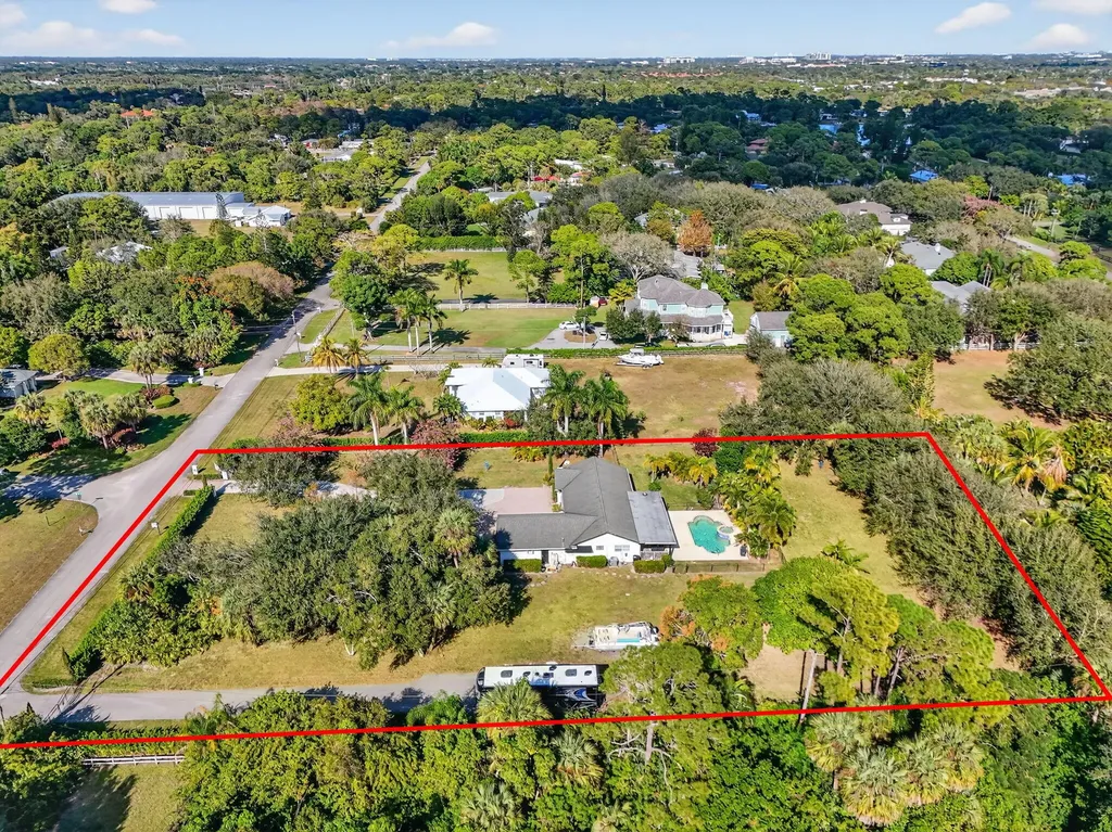 8218 S Elizabeth Avenue Palm Beach Gardens FL 33418