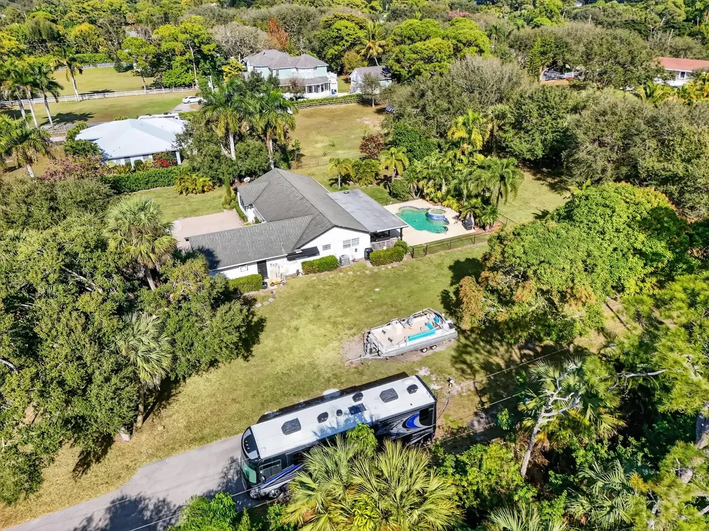 8218 S Elizabeth Avenue Palm Beach Gardens FL 33418