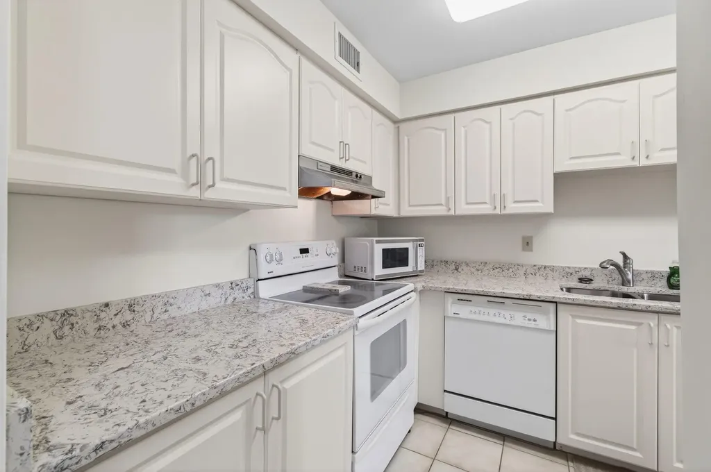 13682 Via Flora Delray Beach FL 33484