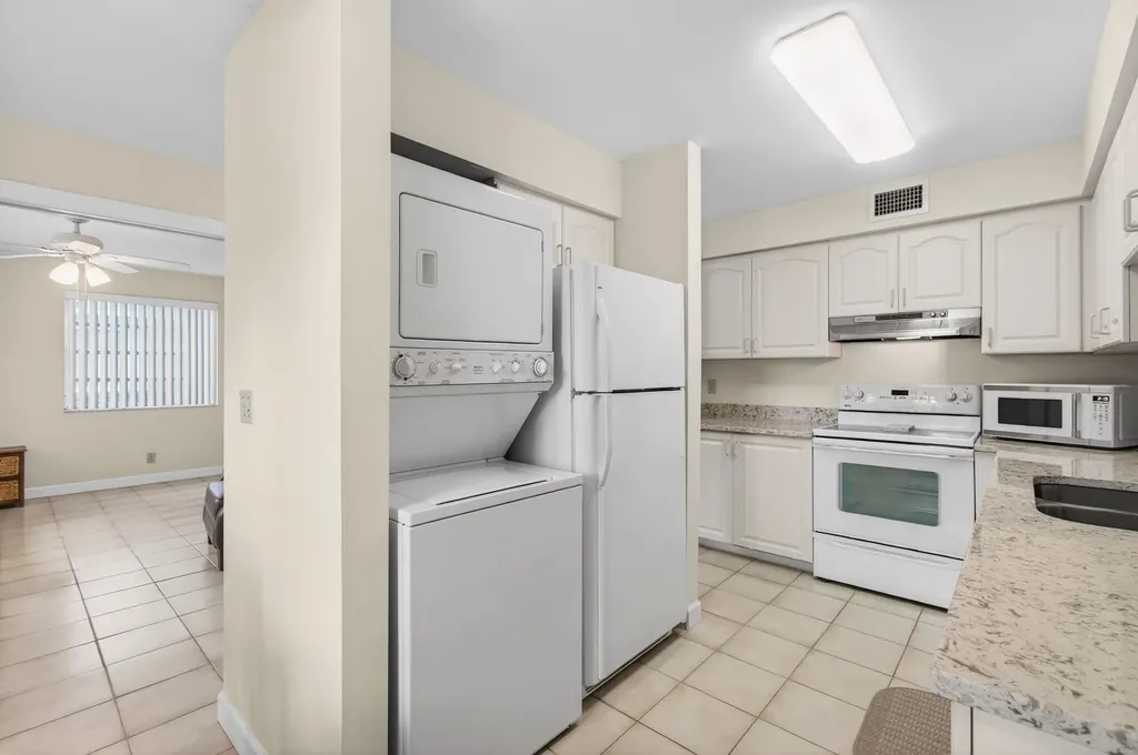 13682 Via Flora Delray Beach FL 33484
