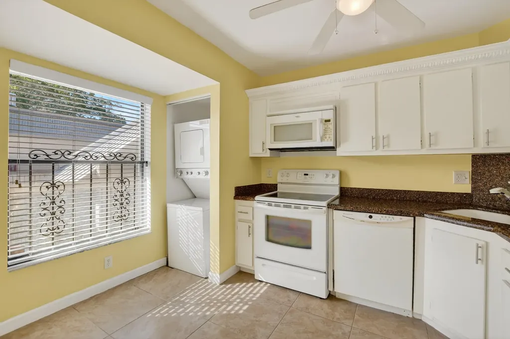 265 SE 10th Street Deerfield Beach FL 33441