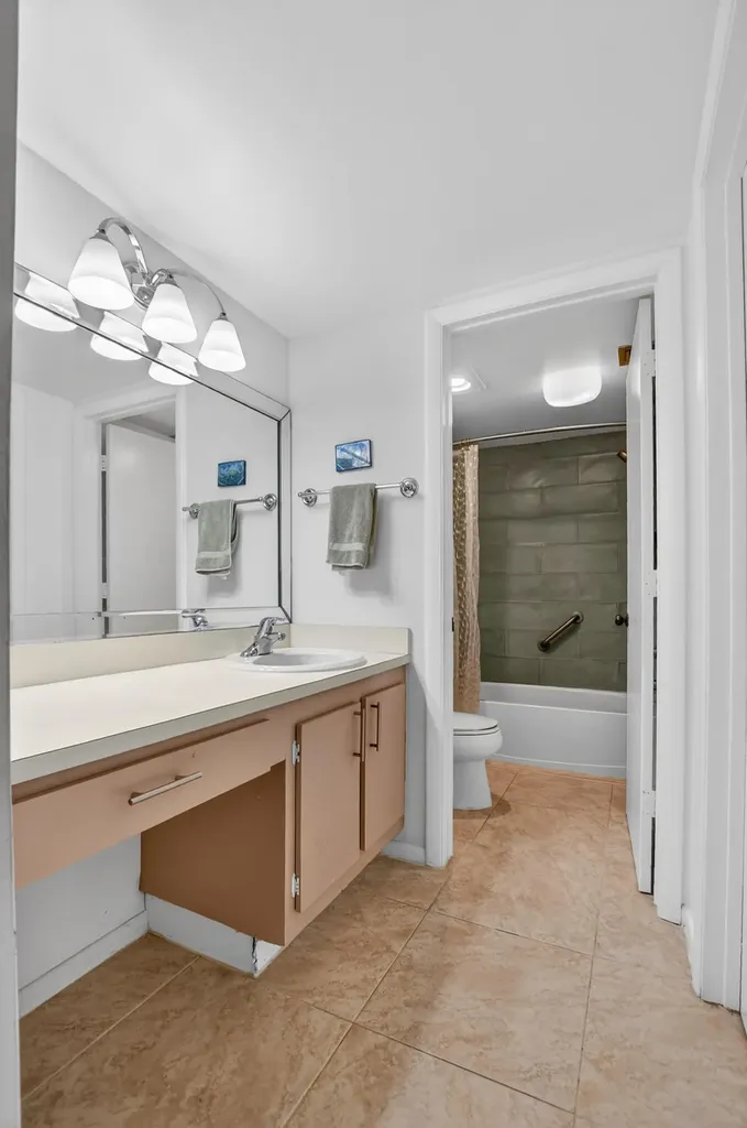 265 SE 10th Street Deerfield Beach FL 33441