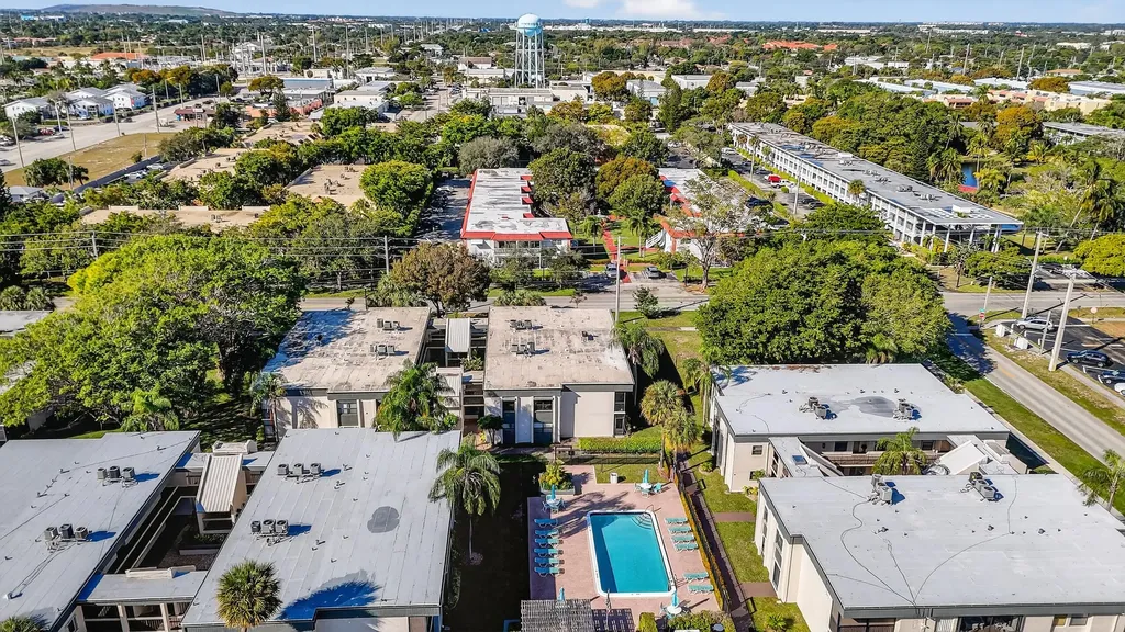 265 SE 10th Street Deerfield Beach FL 33441
