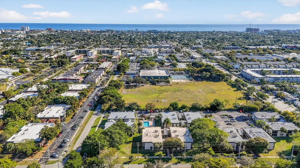 265 SE 10th Street Deerfield Beach FL 33441