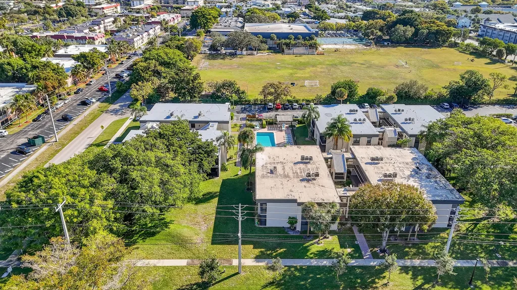 265 SE 10th Street Deerfield Beach FL 33441