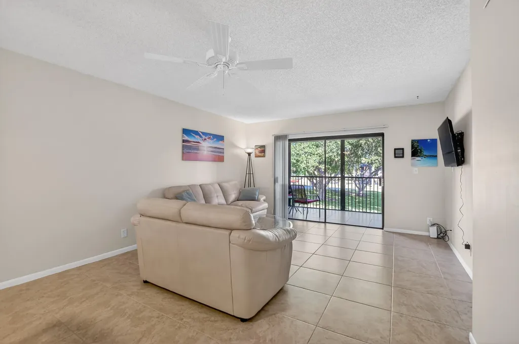 265 SE 10th Street Deerfield Beach FL 33441