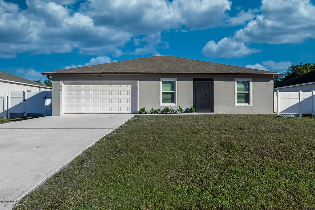 1427 SW Leisure Lane Port St Lucie FL 34953