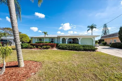 667 SE Harborview Drive Port St Lucie FL 34983
