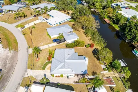 667 SE Harborview Drive Port St Lucie FL 34983