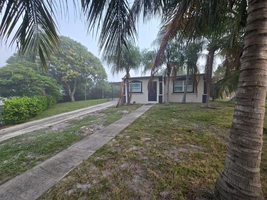 401 Seagrape Road Lantana FL 33462