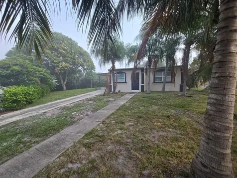 401 Seagrape Road Lantana FL 33462