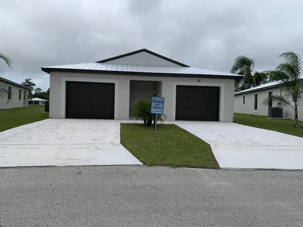 37 Lagos Del Norte Fort Pierce FL 34951