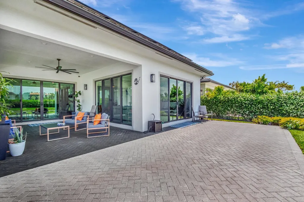 2828 Gin Berry Way West Palm Beach FL 33401