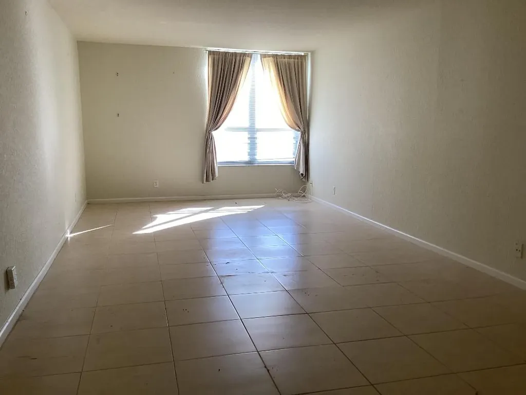 1000 Spanish River Road Boca Raton FL 33432