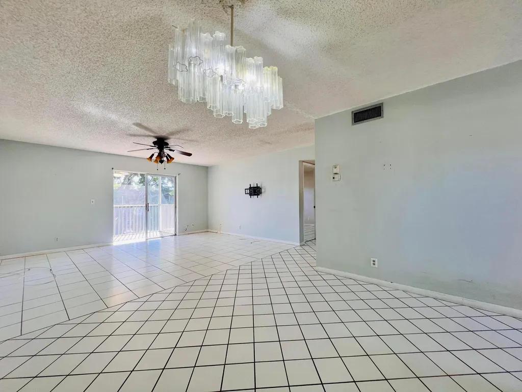 209 Oxford 200 West Palm Beach FL 33417