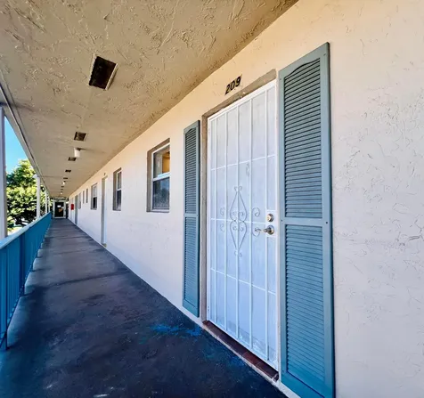 209 Oxford 200 West Palm Beach FL 33417
