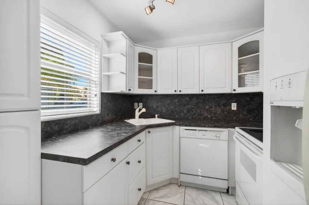393 Flanders I Delray Beach FL 33484