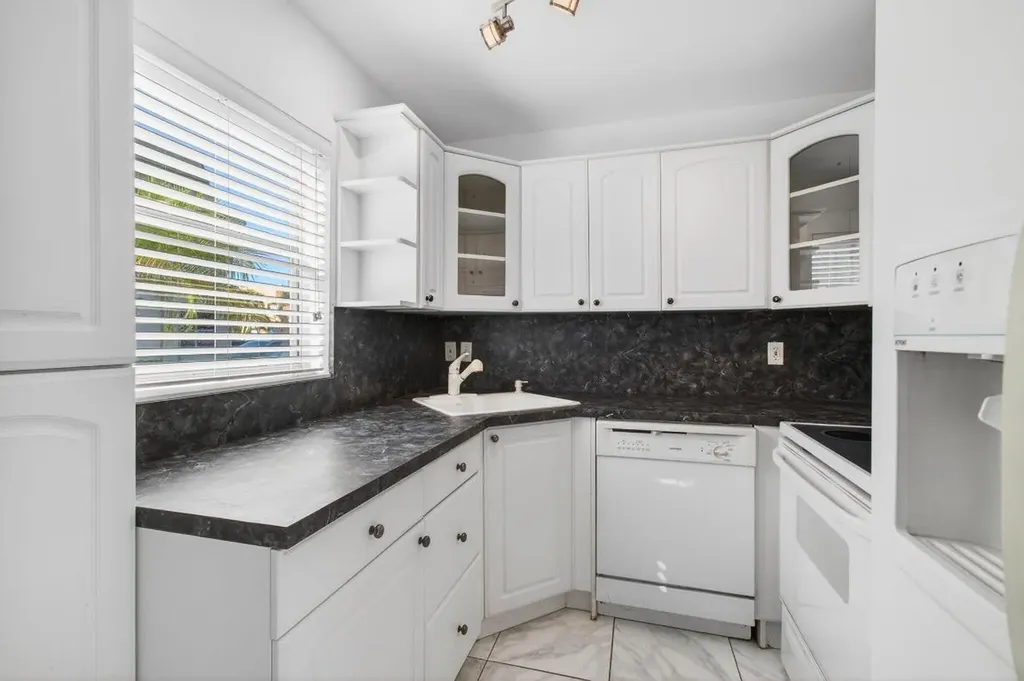 393 Flanders I Delray Beach FL 33484