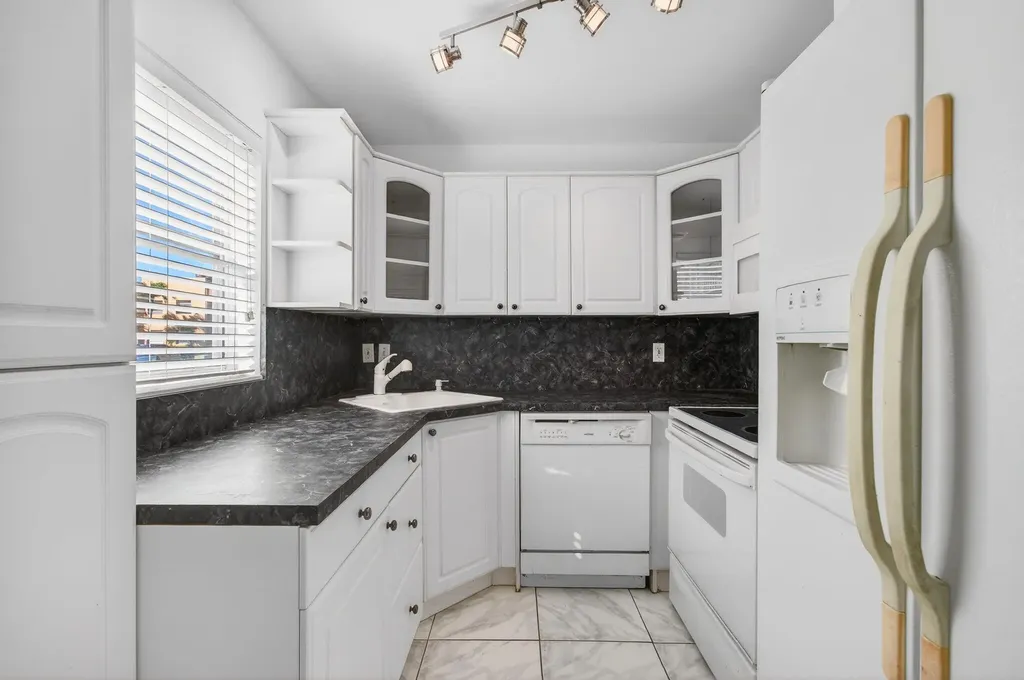 393 Flanders I Delray Beach FL 33484