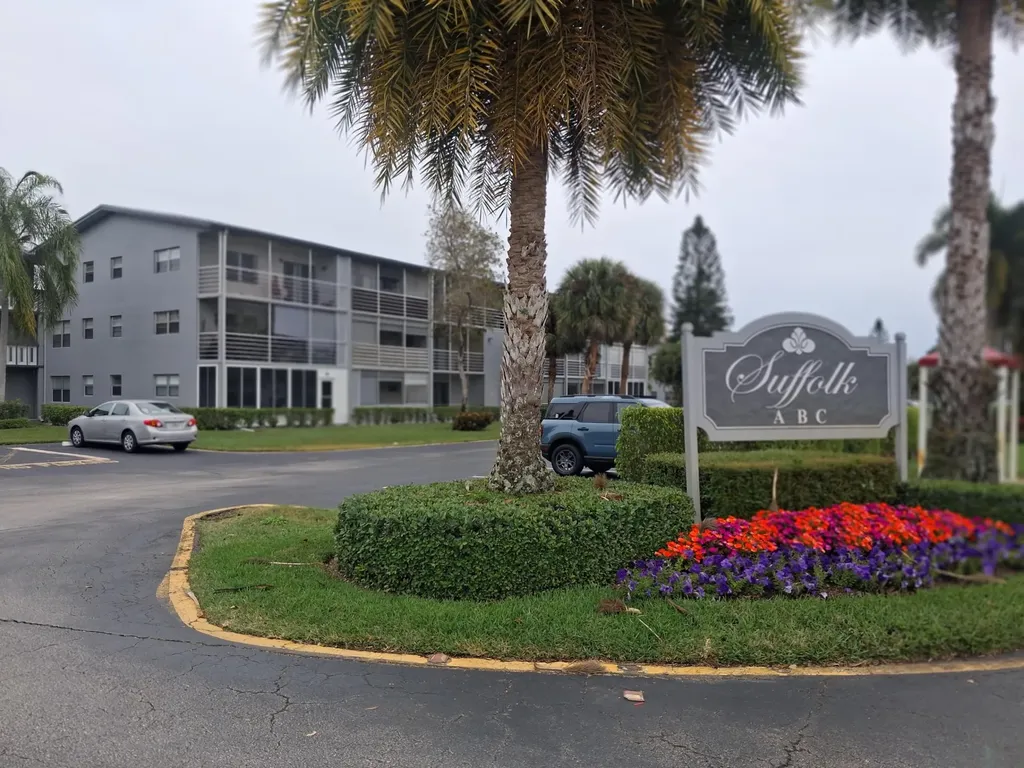 105 Suffolk C Boca Raton FL 33434