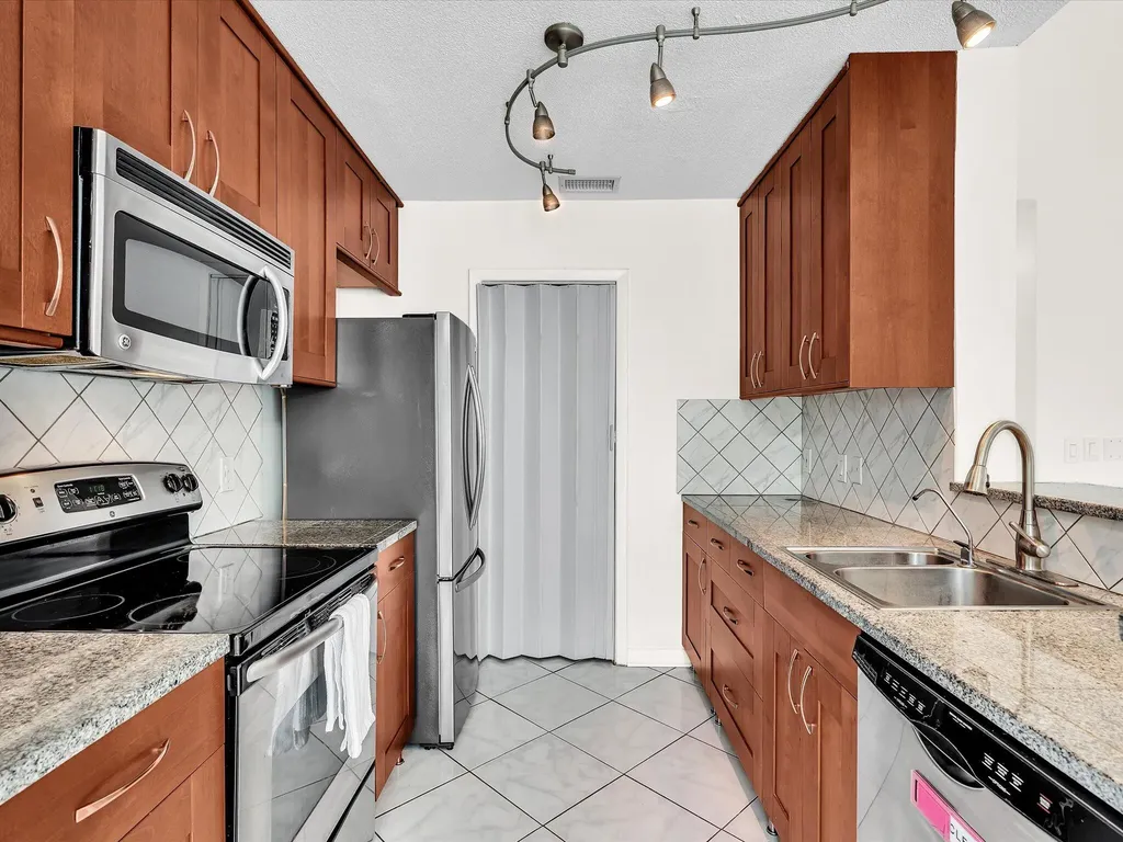815 W Boynton Beach Boulevard Boynton Beach FL 33426