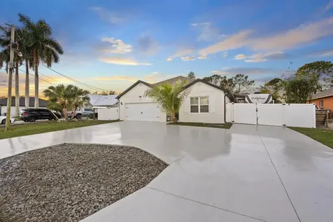 4682 SW Babylon Street Port St Lucie FL 34953