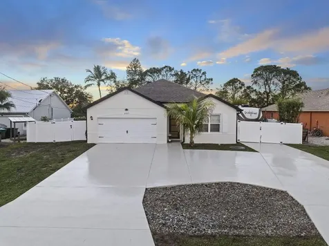 4682 SW Babylon Street Port St Lucie FL 34953