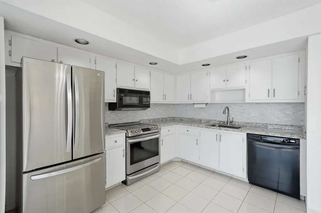 5130 Las Verdes Circle Delray Beach FL 33484