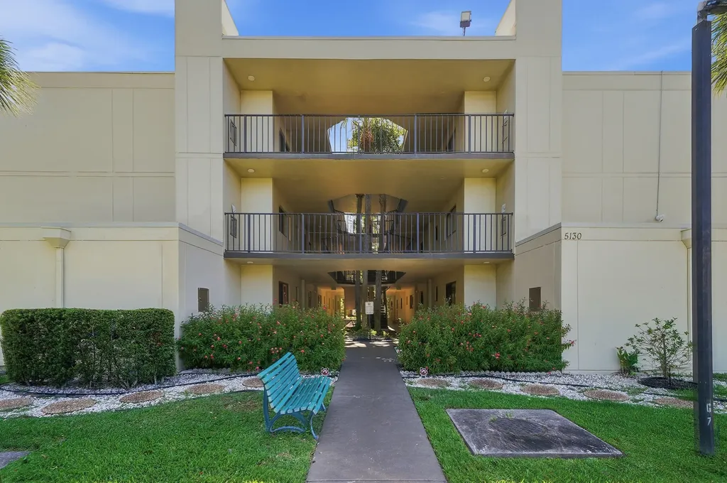 5130 Las Verdes Circle Delray Beach FL 33484